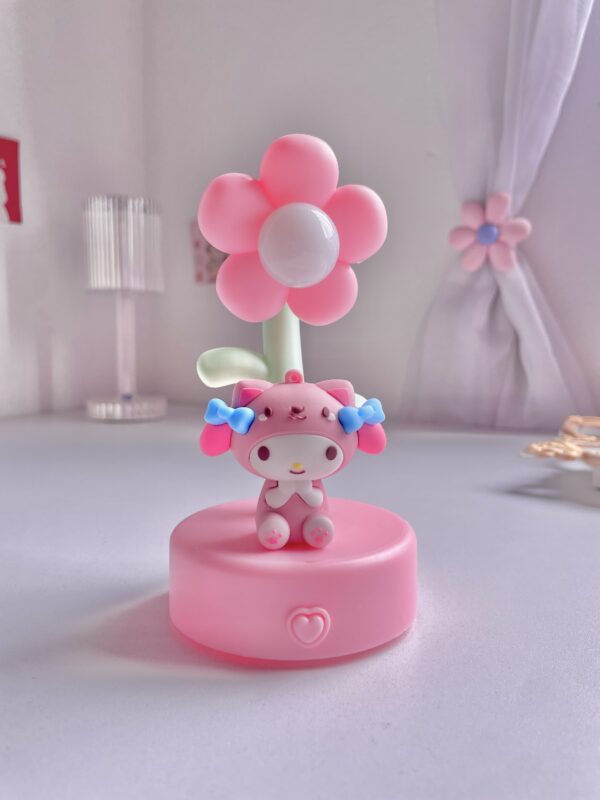 Lámpara de florecita Sanrio - Image 4