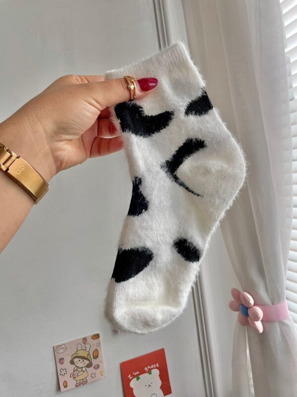 Medias peluditas de vaquita - Image 4