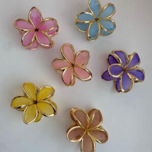 Pinza flor borde dorado