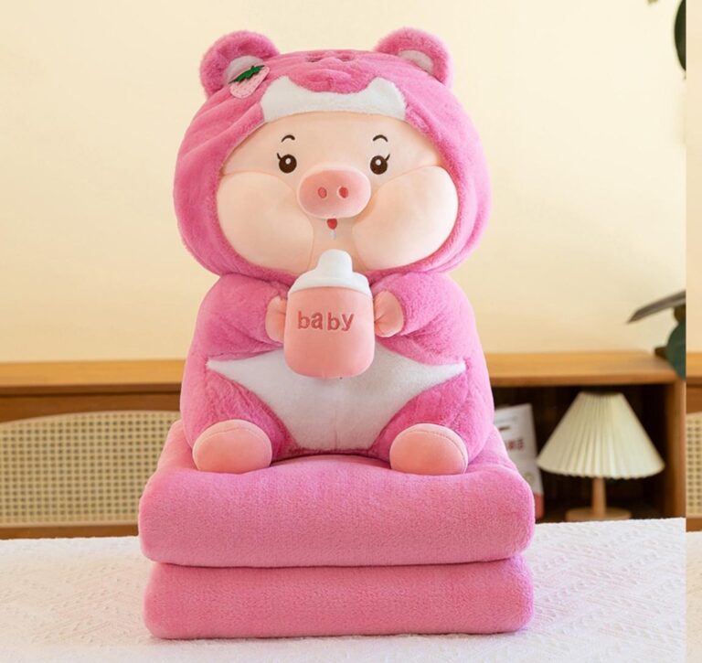 Peluche con cobija cerdito en pijama de lotso